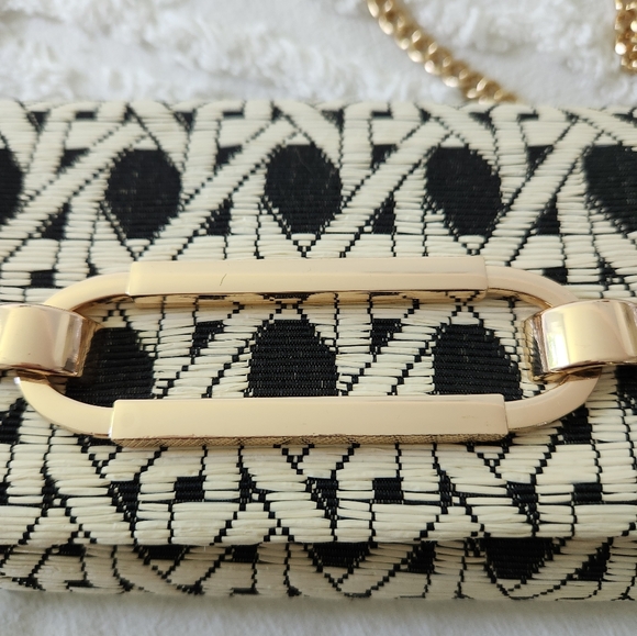 NWT Sindra Robert's Convertible Weave Pattern Clutch. Beautiful with chain strap - Picture 2 of 8